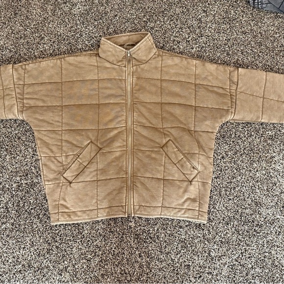 Forever 21 Jackets & Blazers - Forever 21 Men's Beige Quilted Puffer Jacket